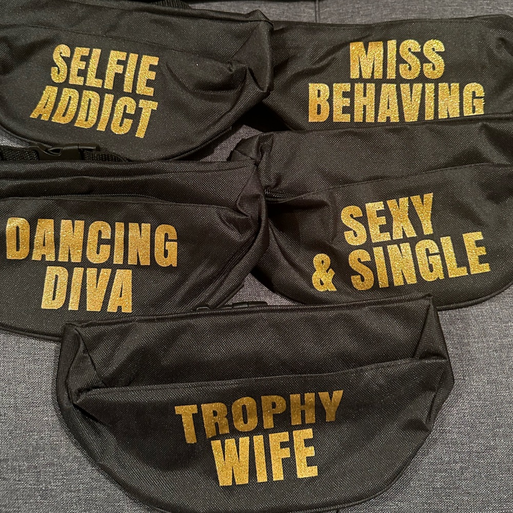 5 Bachelorette Fanny Packs And 4 Sachets. Perfect For Party
